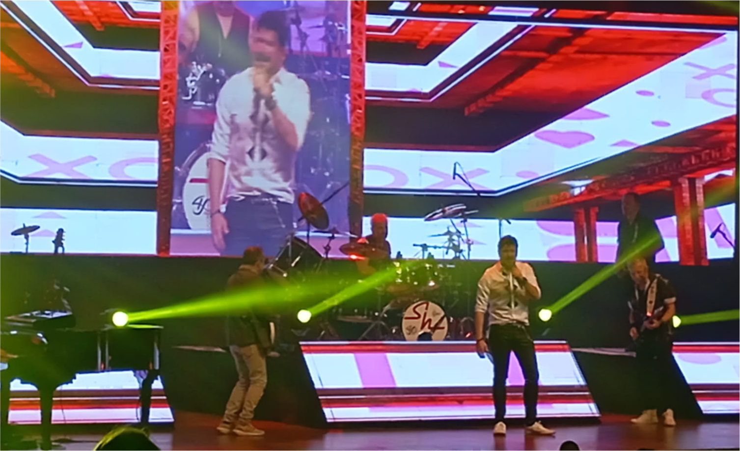 Roupa Nova emociona fãs em show dos 40 Anos no Araújo Vianna