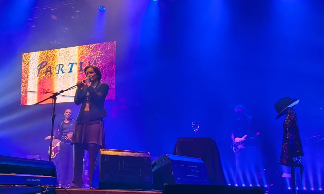 Marina Lima estreou turnê “Marina Lima 70” em Porto Alegre, com Auditório Araújo Vianna lotado